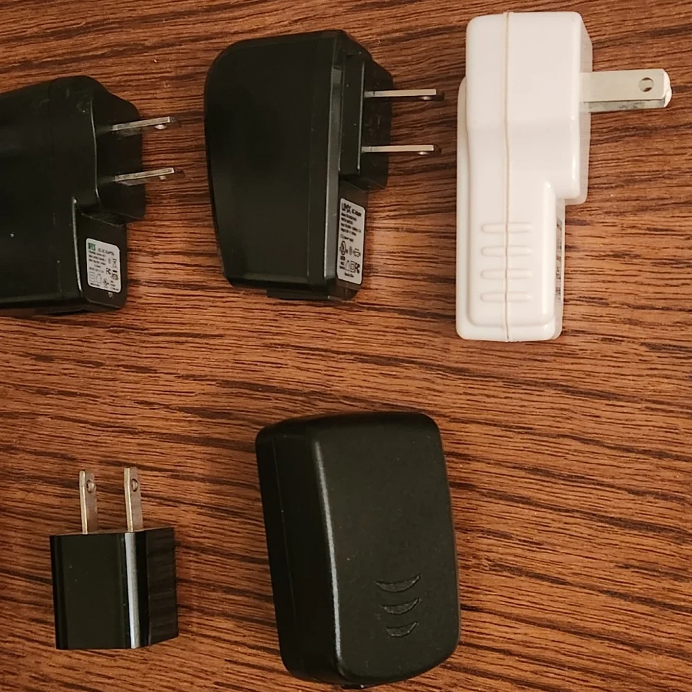 7 Charging Bricks USB (All Work And Have Been Tested)